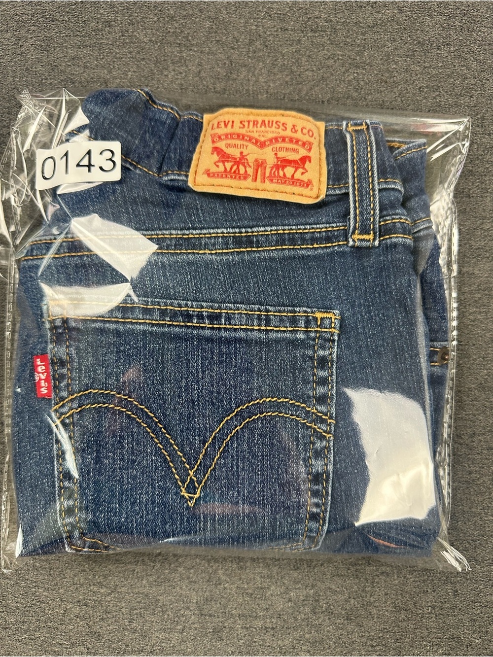 Levi’s Medium Wash Stretch Cuffed Denim Shorts Women’s 26 Mid Rise - Picture 15 of 15